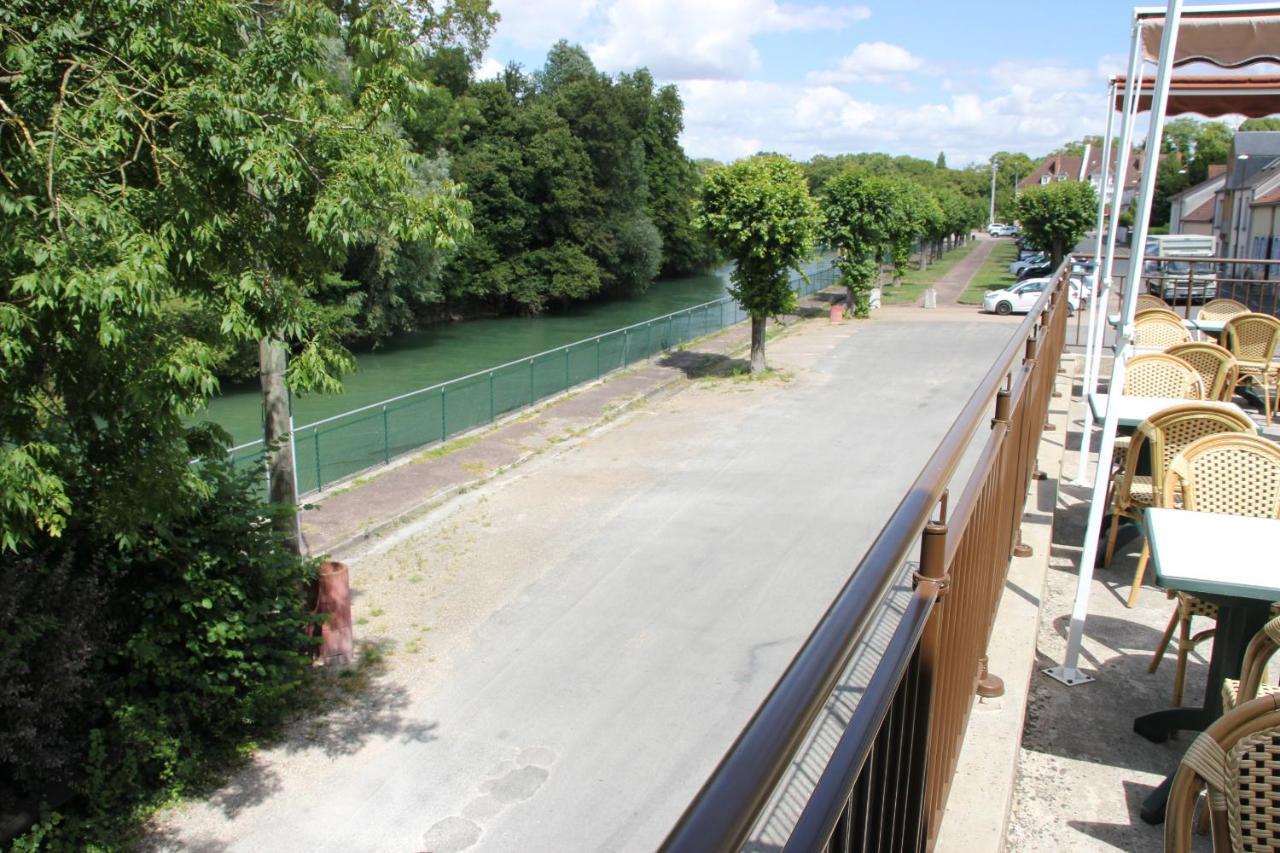 Hotel Le Saint Hubert Arcis-sur-Aube Zewnętrze zdjęcie